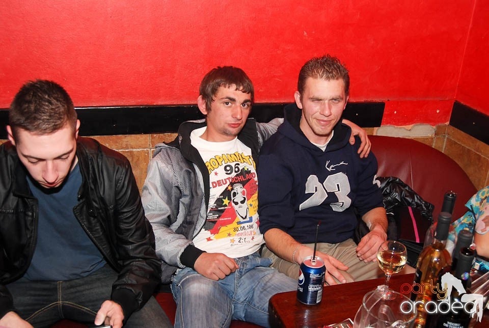 Sâmbătă noaptea în Club Downtown,