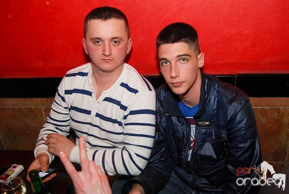 Sâmbătă noaptea în Club Downtown,