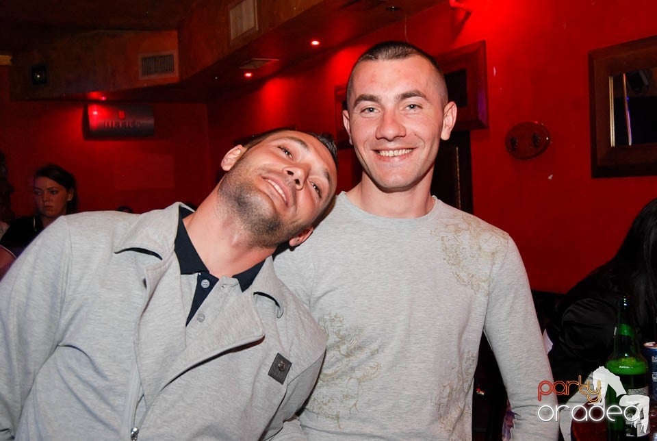 Sâmbătă noaptea în Club Downtown,