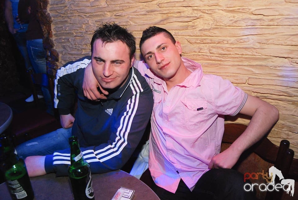 Sâmbătă noaptea în Club Downtown,