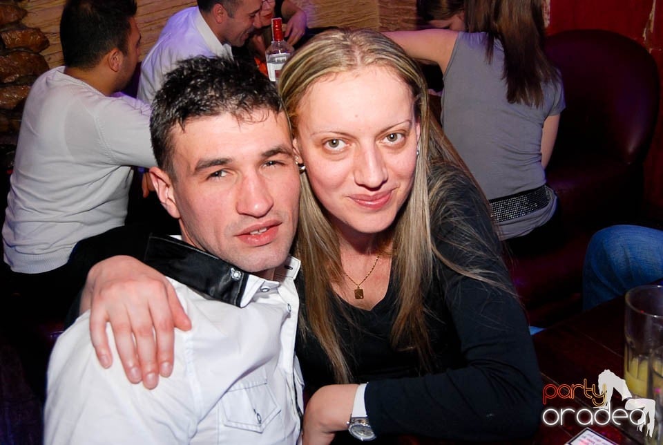 Sâmbătă noaptea în Club Downtown,