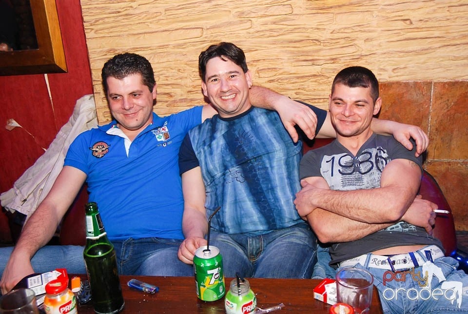 Sâmbătă noaptea în Club Downtown,