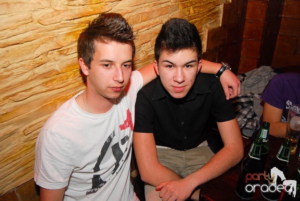 Sâmbătă noaptea în Club Downtown,