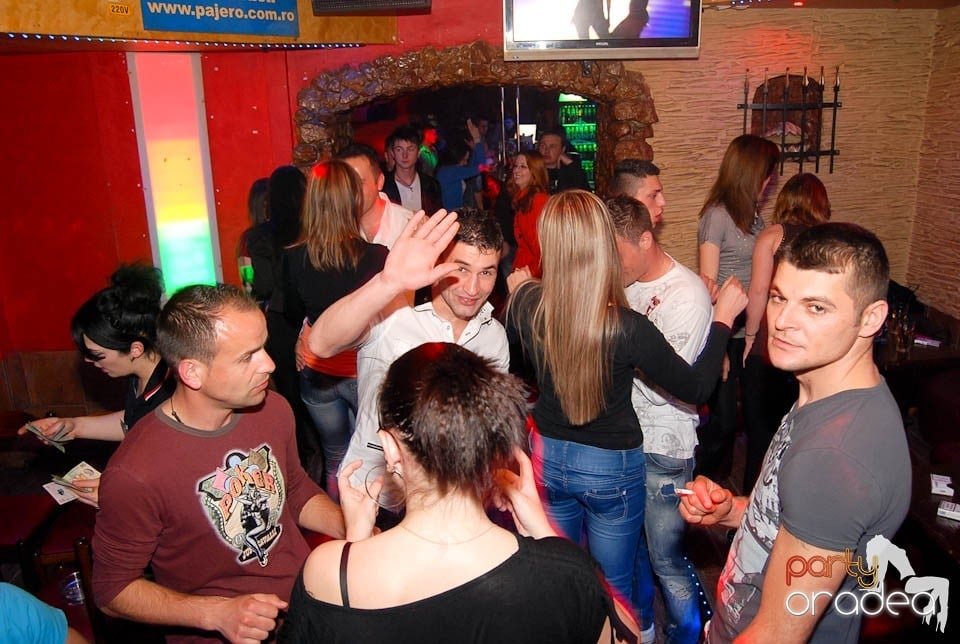Sâmbătă noaptea în Club Downtown,