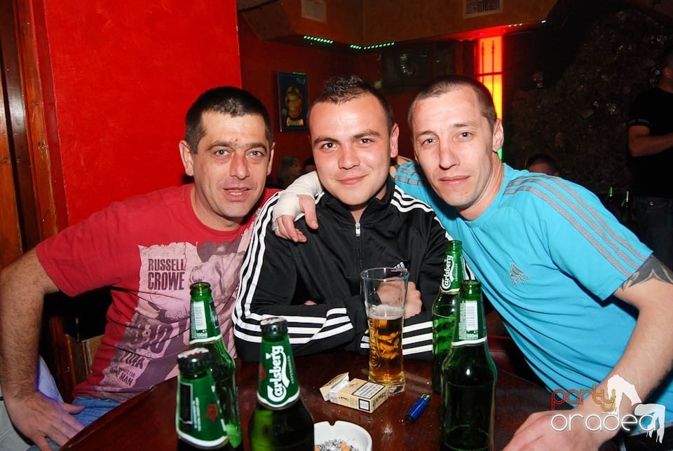 Sâmbătă noaptea în Club Downtown,