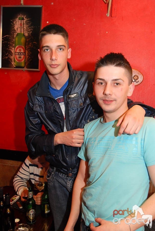 Sâmbătă noaptea în Club Downtown,