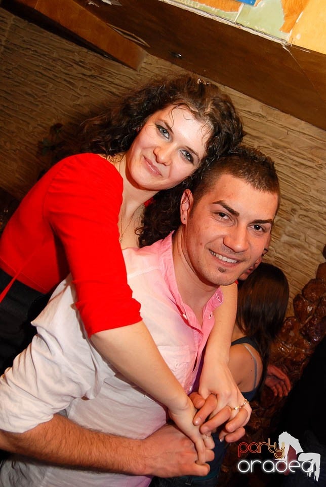 Sâmbătă noaptea în Club Downtown,