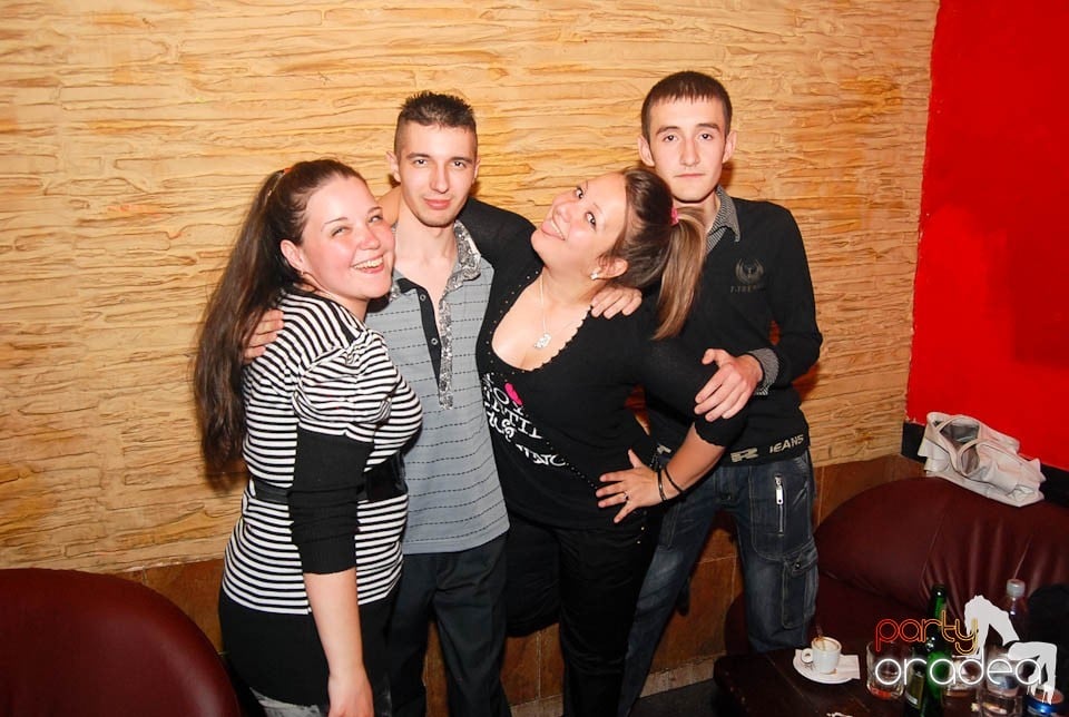 Sâmbătă noaptea în Club Downtown,