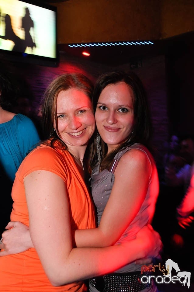 Sâmbătă noaptea în Club Downtown,