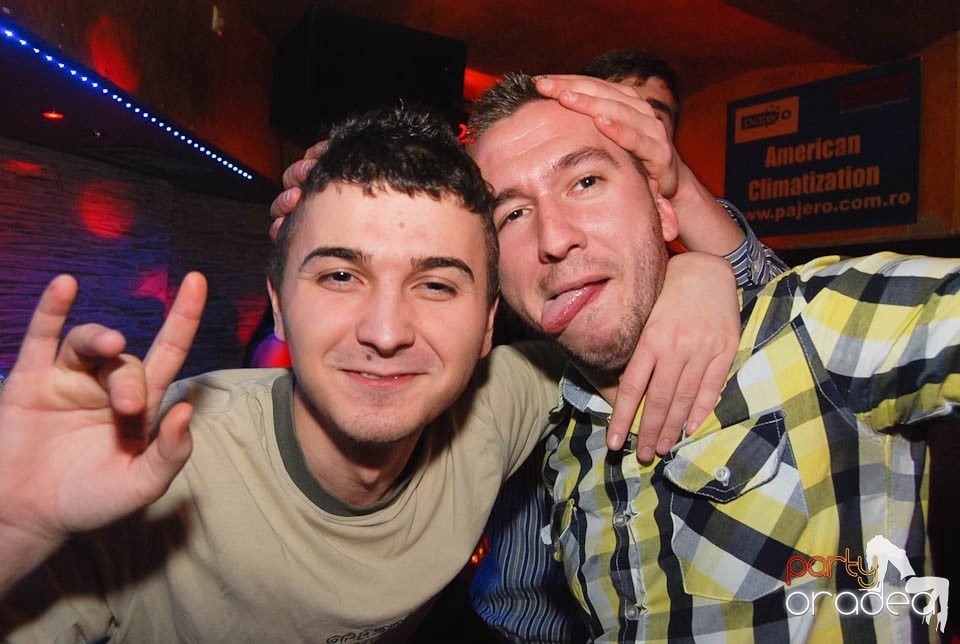 Sâmbătă noaptea în Club Downtown,