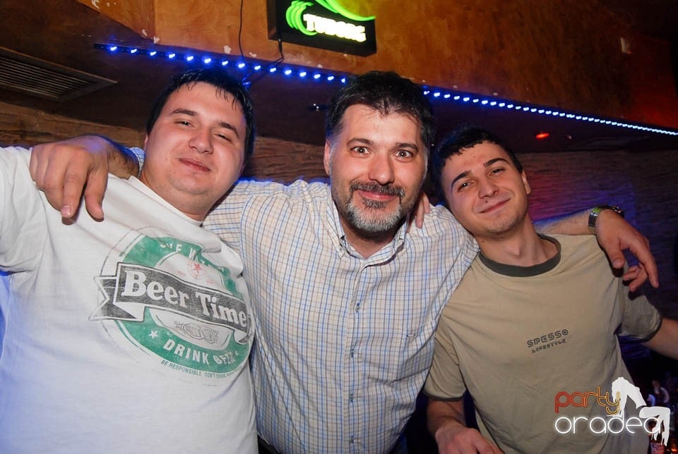 Sâmbătă noaptea în Club Downtown,