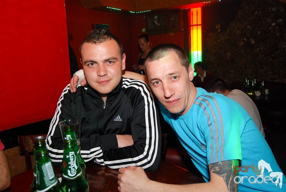 Sâmbătă noaptea în Club Downtown,