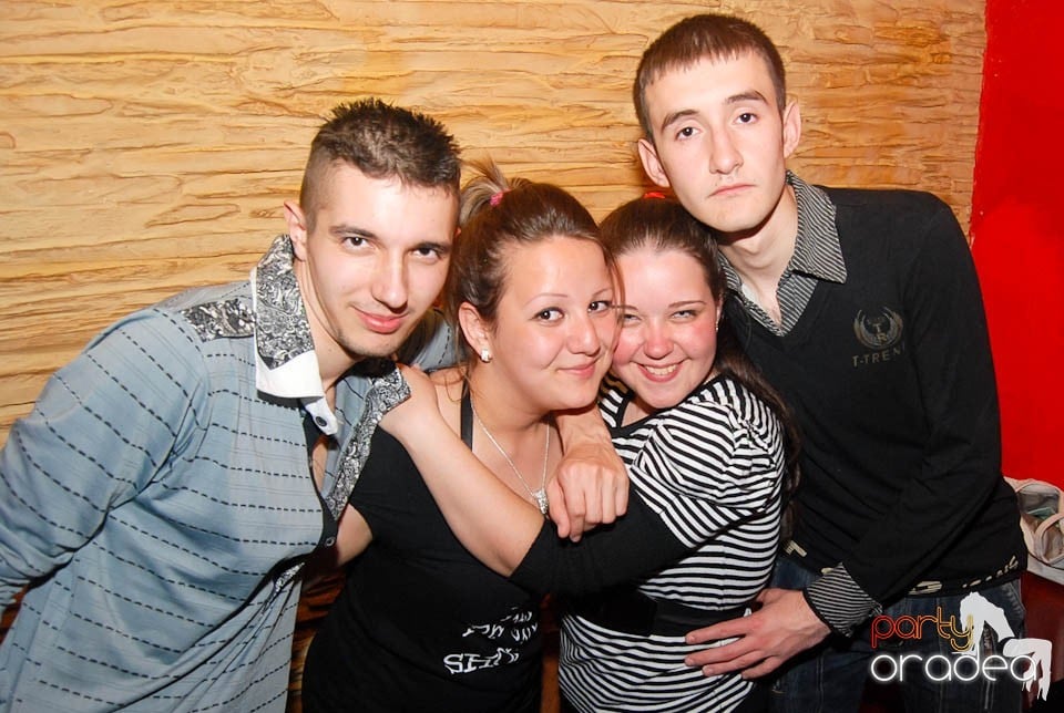 Sâmbătă noaptea în Club Downtown,