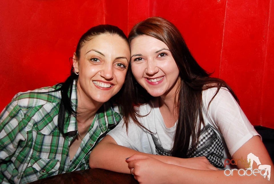 Sâmbătă noaptea în Club Downtown,