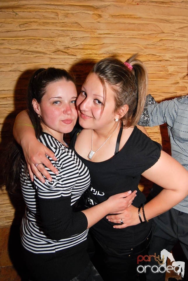 Sâmbătă noaptea în Club Downtown,