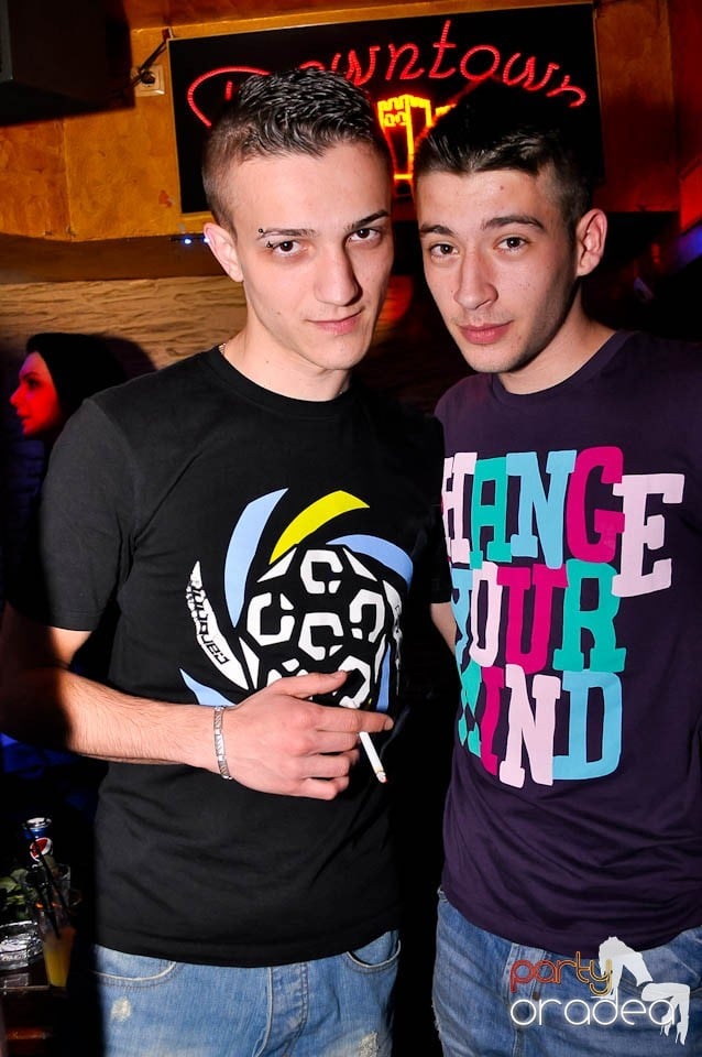 Sâmbătă noaptea în Club Downtown,