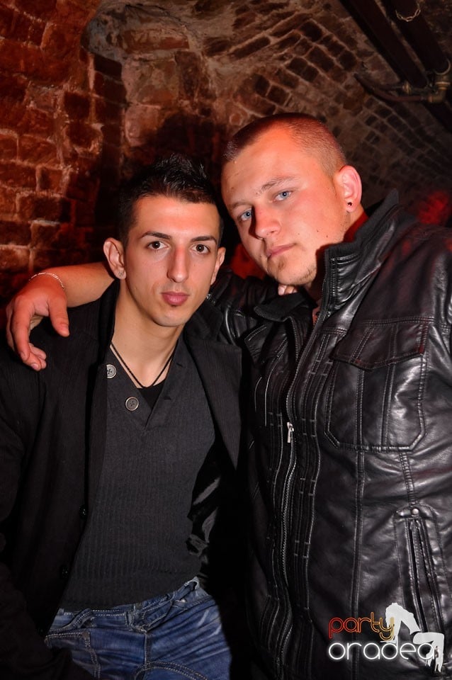 Sâmbătă noaptea în Club Escape,