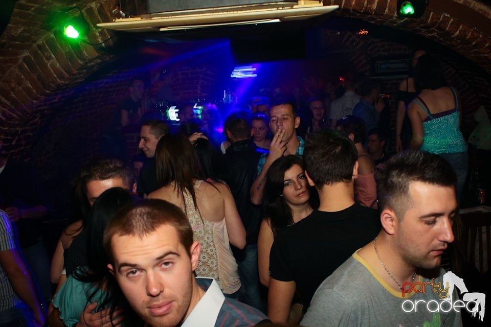 Sâmbătă noaptea în Club Escape,