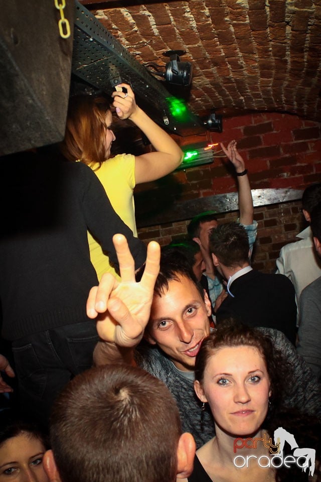 Sâmbătă noaptea în Club Escape,