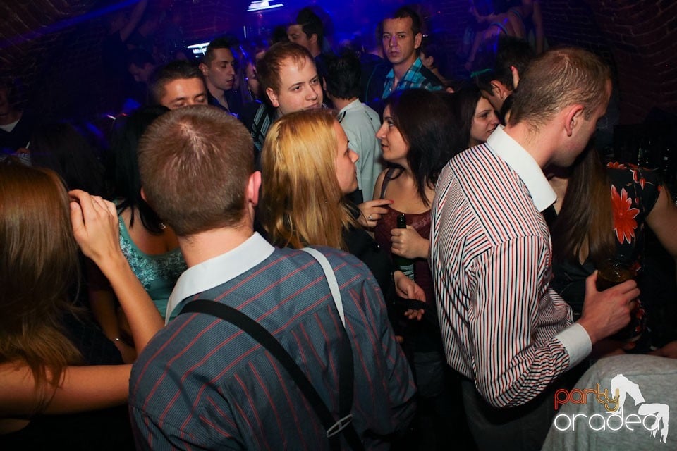 Sâmbătă noaptea în Club Escape,