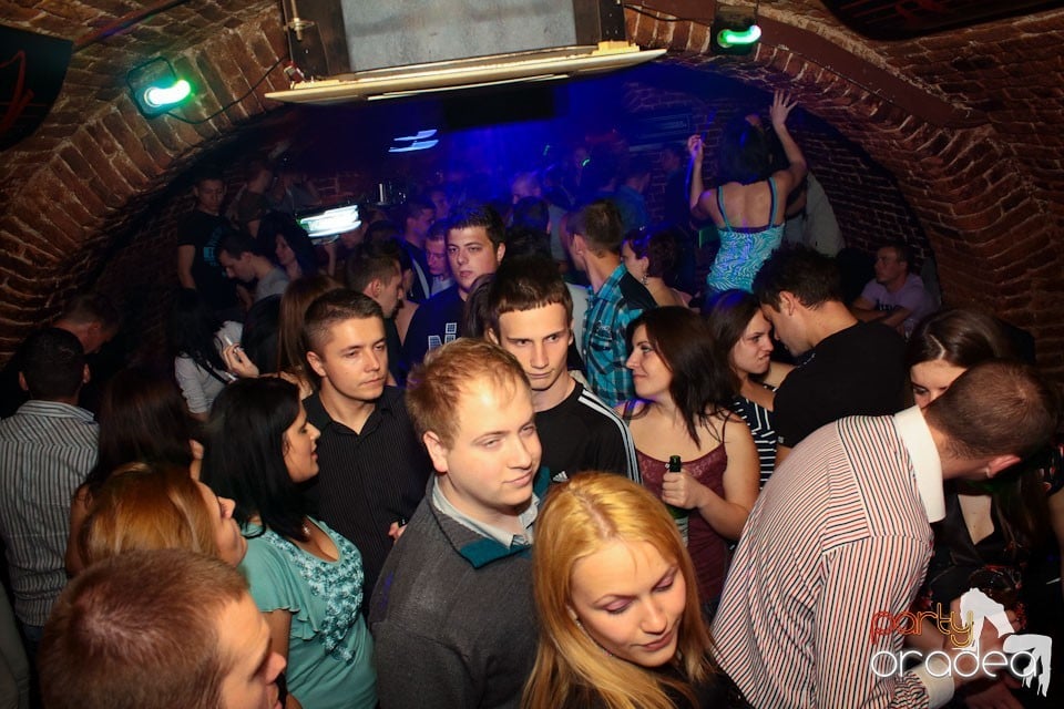Sâmbătă noaptea în Club Escape,