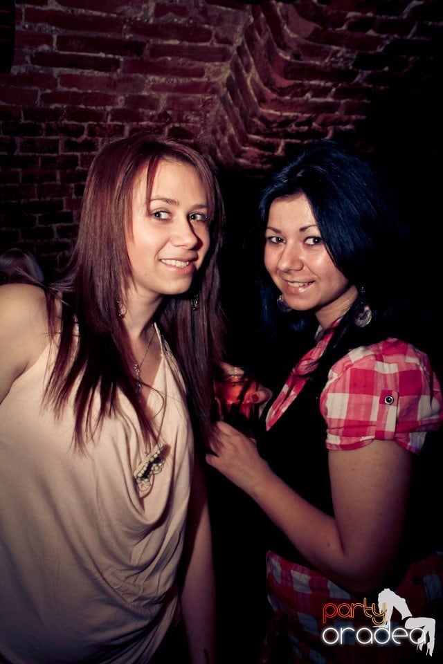 Sâmbătă noaptea în Club Escape,