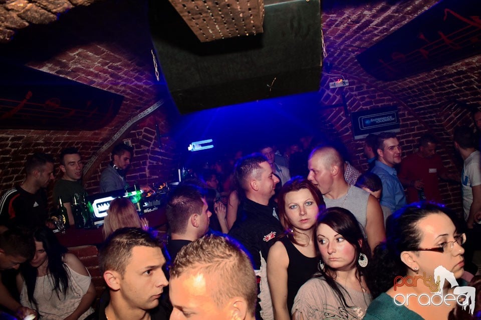 Sâmbătă noaptea în Club Escape,