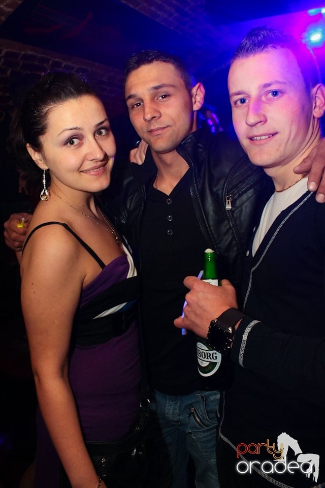 Sâmbătă noaptea în Club Escape,