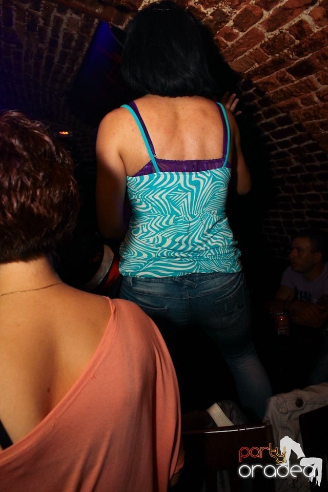 Sâmbătă noaptea în Club Escape, 