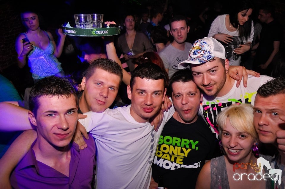 Sâmbătă noaptea în Club Escape,