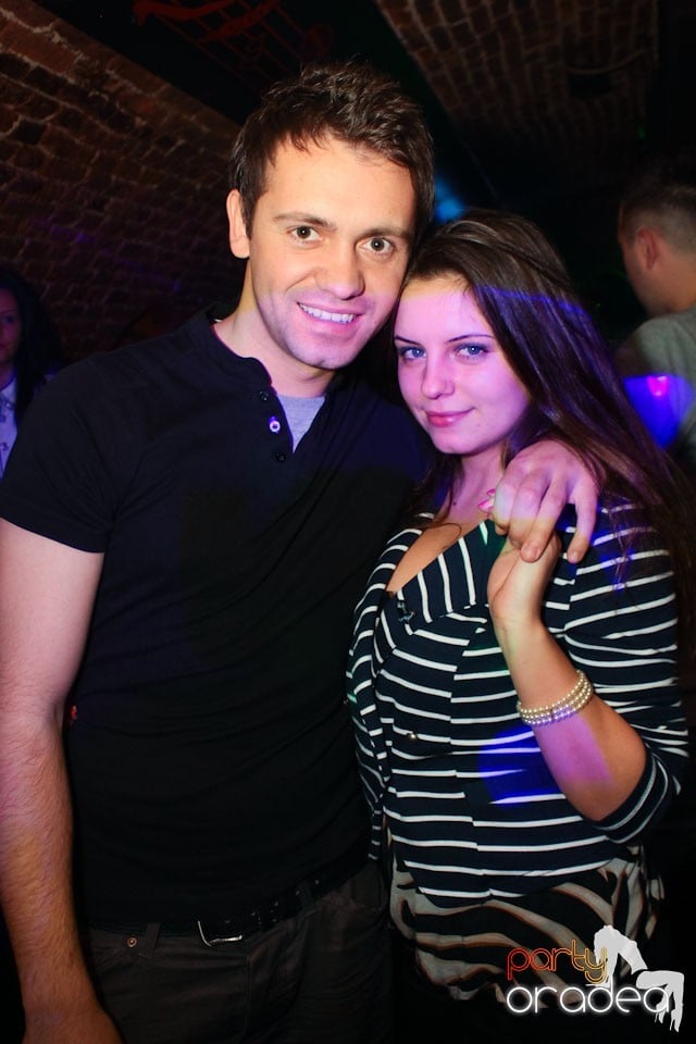 Sâmbătă noaptea în Club Escape,