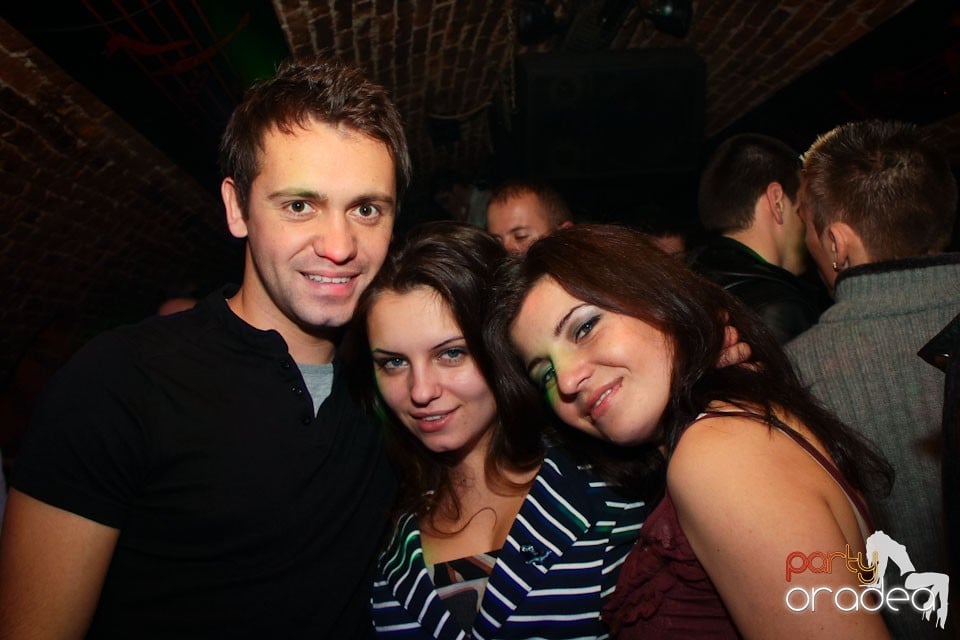 Sâmbătă noaptea în Club Escape,