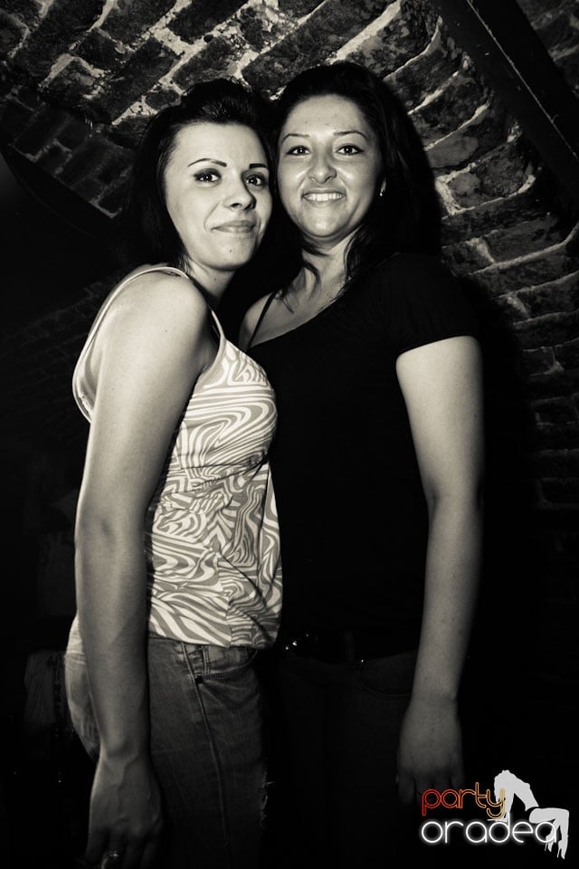 Sâmbătă noaptea în Club Escape,