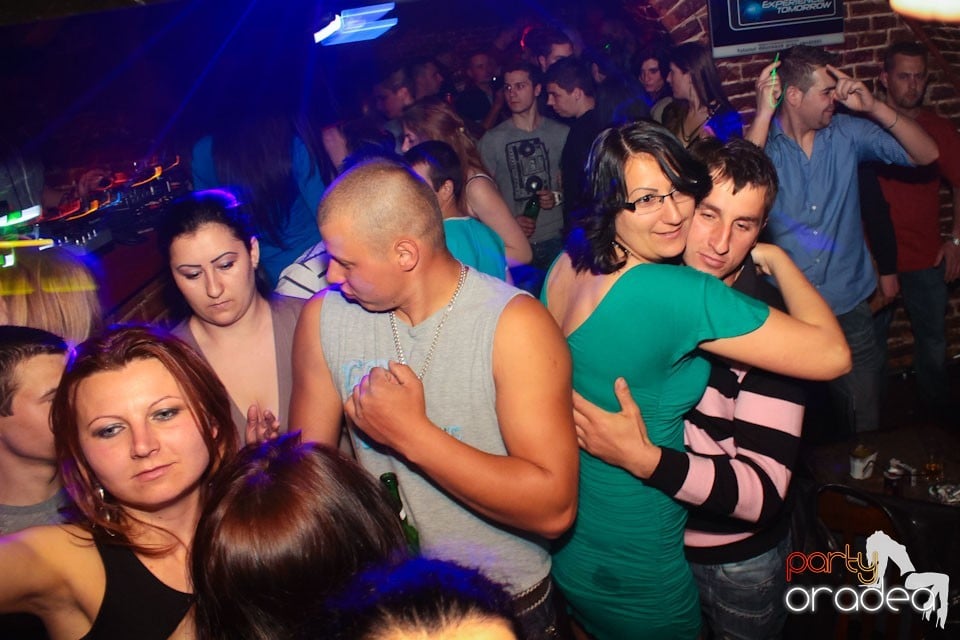 Sâmbătă noaptea în Club Escape,