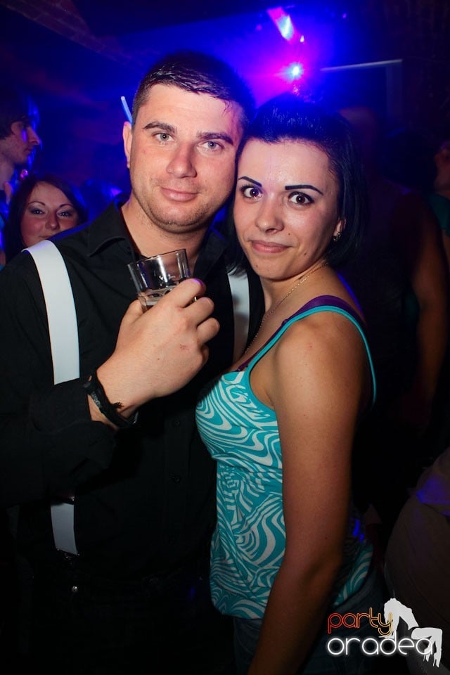 Sâmbătă noaptea în Club Escape,