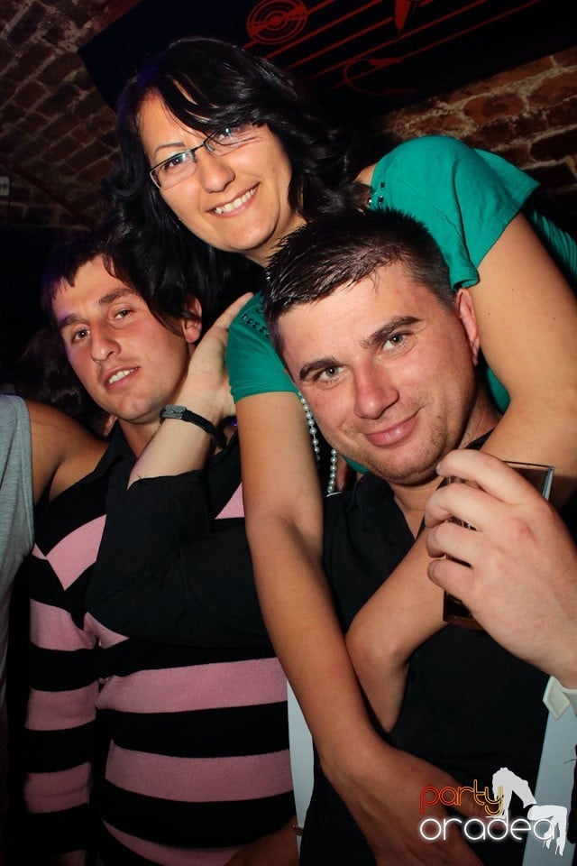 Sâmbătă noaptea în Club Escape,