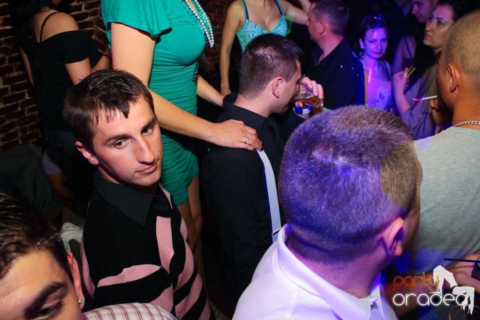 Sâmbătă noaptea în Club Escape,