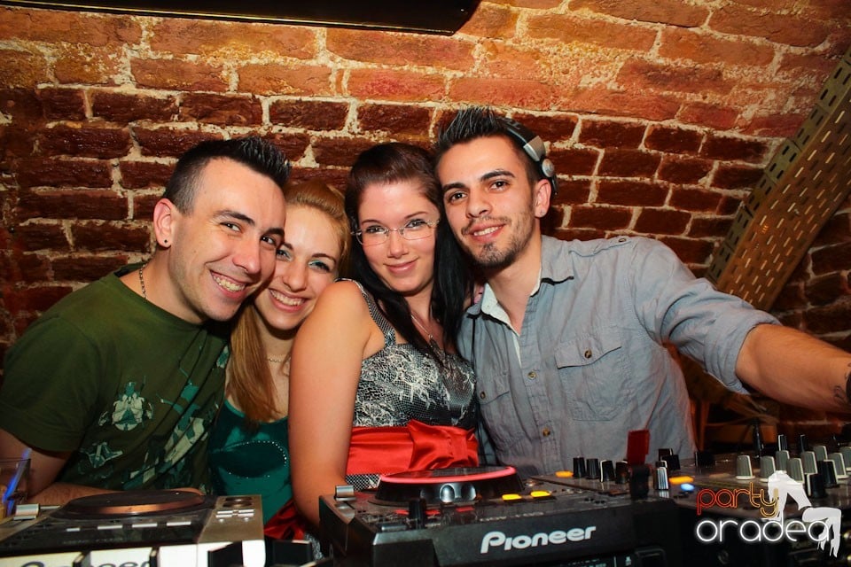 Sâmbătă noaptea în Club Escape,