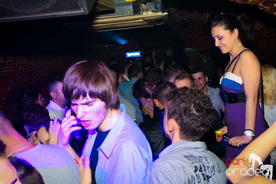 Sâmbătă noaptea în Club Escape,
