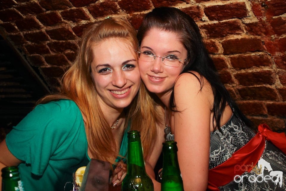 Sâmbătă noaptea în Club Escape,