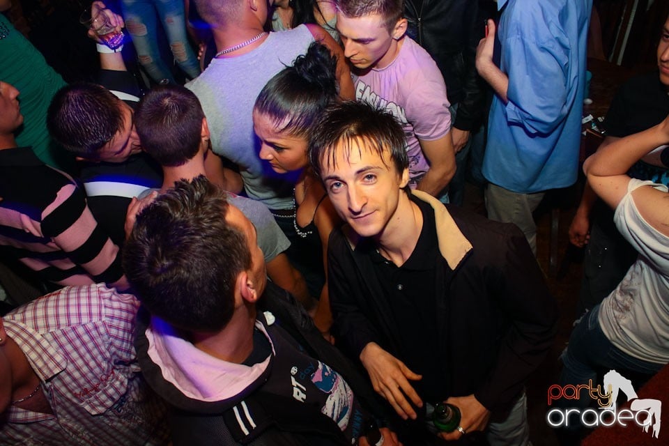 Sâmbătă noaptea în Club Escape,