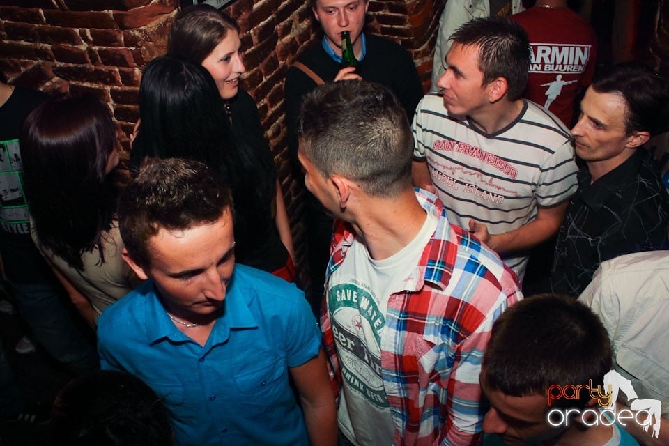 Sâmbătă noaptea în Club Escape,