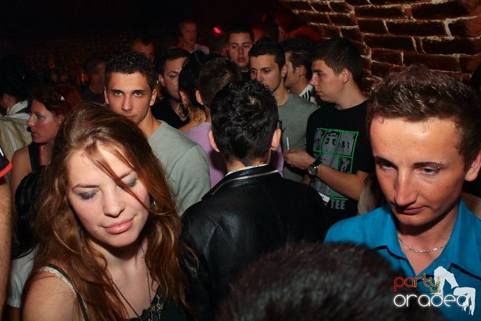 Sâmbătă noaptea în Club Escape,