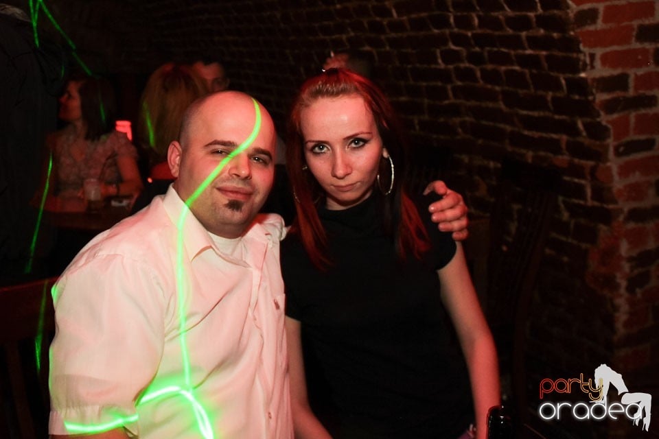 Sâmbătă noaptea în Club Escape,
