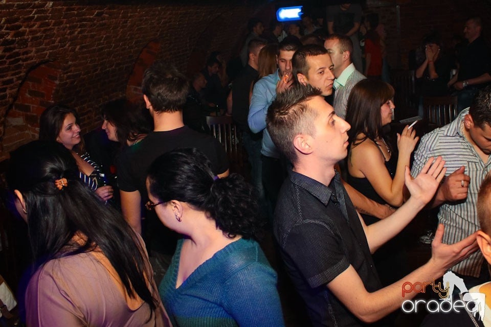 Sâmbătă noaptea în Club Escape,