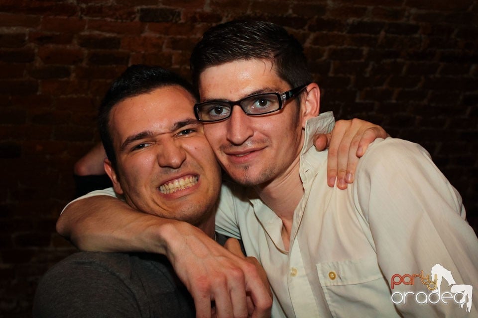 Sâmbătă noaptea în Club Escape,