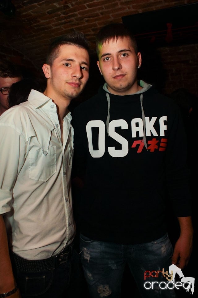 Sâmbătă noaptea în Club Escape,