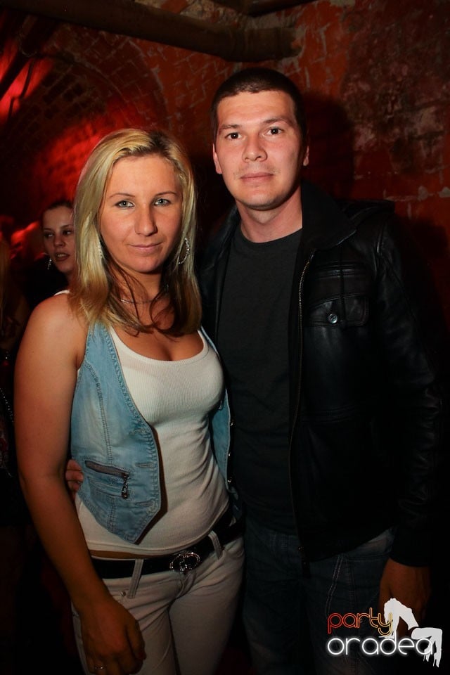 Sâmbătă noaptea în Club Escape,