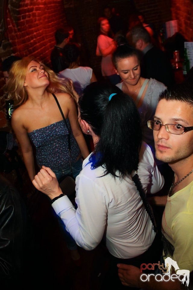 Sâmbătă noaptea în Club Escape,