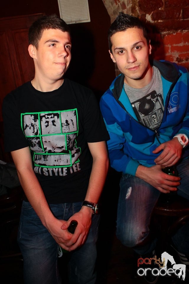 Sâmbătă noaptea în Club Escape,